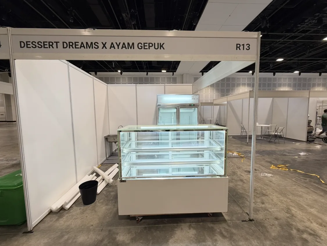Kojima Three-Layer Cake Display Chiller B150L3-W-C (White LED / 150cm / White Finishing) in use at a real event
