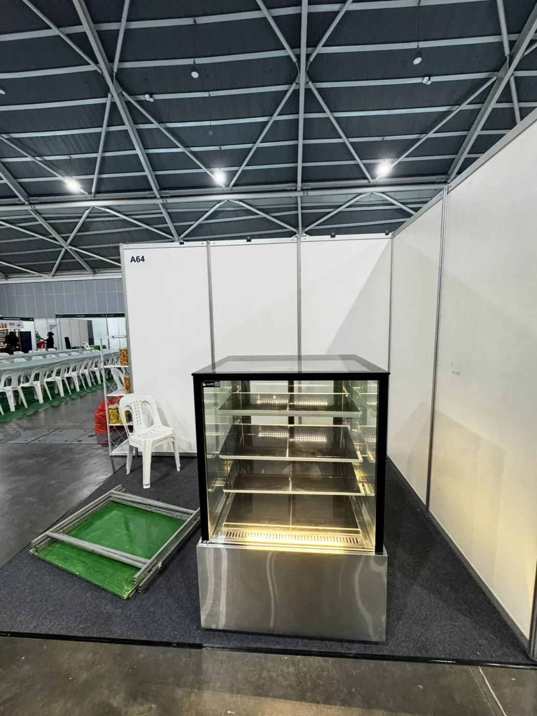 Kojima Four-Layer Cake Display Chiller B90L4F-S-W (Warm LED / 90cm / Steel Finishing) in use at a real event